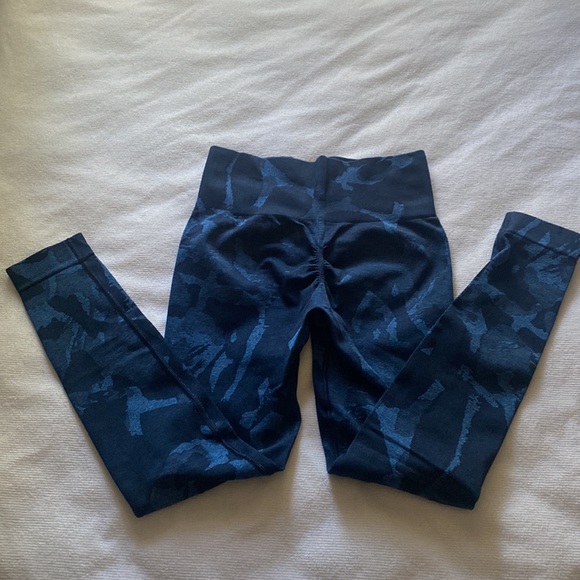 XS Gymshark Adapt Camo leggings - Picture 3 of 4